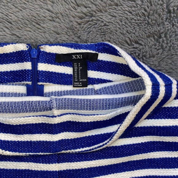 Great for 4th of July!
High Waisted Blue & White Cute Cotton Shorts! - Picture 2 of 4